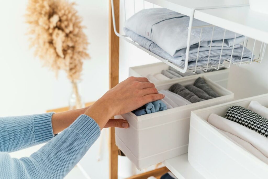 como organizar un armario sin cajones